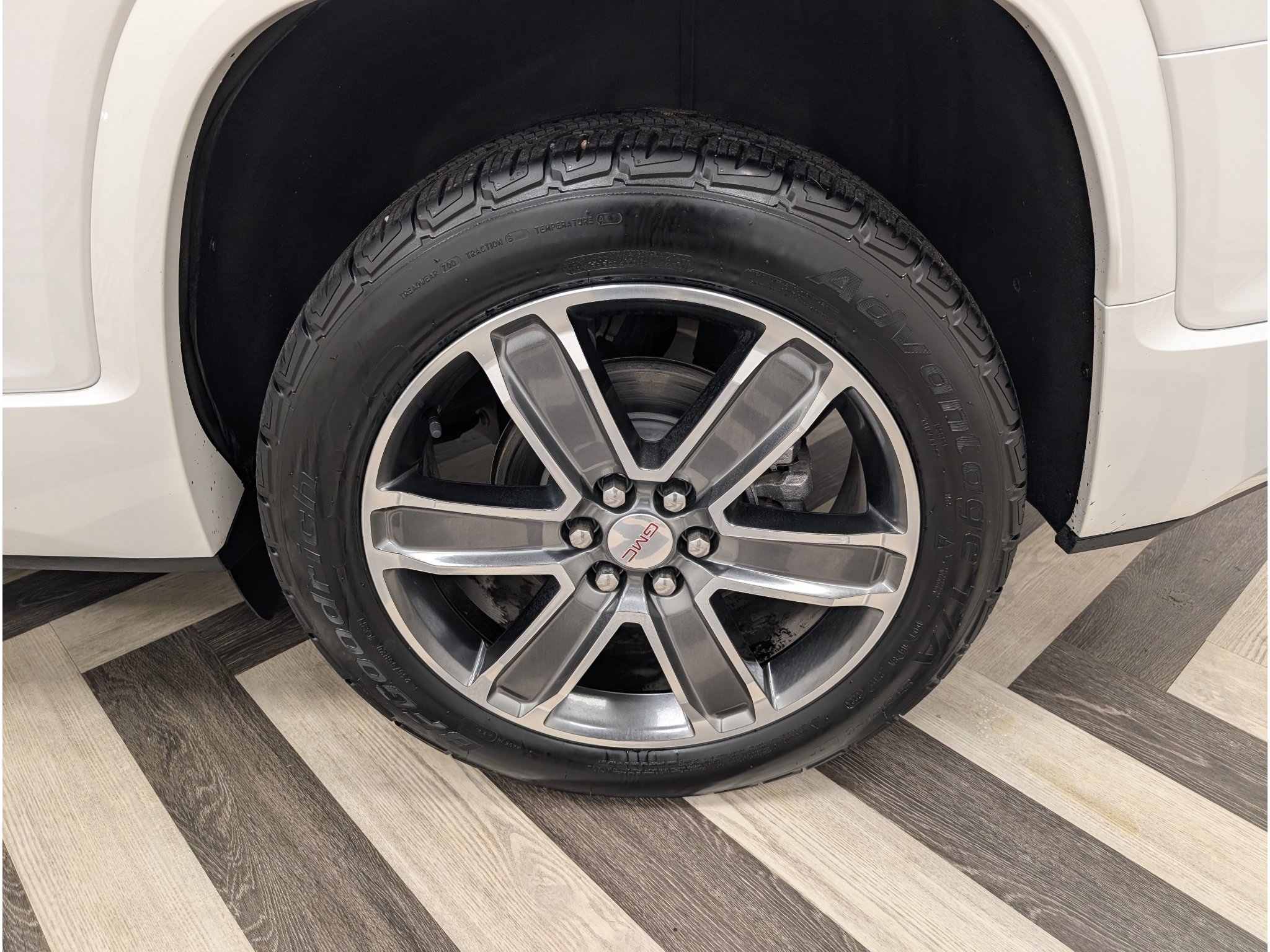 Used 2018 GMC Acadia Denali w/ Technology Package AWD/4WD image 8
