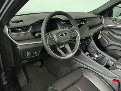 New 2025 Jeep Grand Cherokee L Limited AWD/4WD image 9