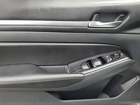 Used 2023 Nissan Altima 2.5 SV image 12