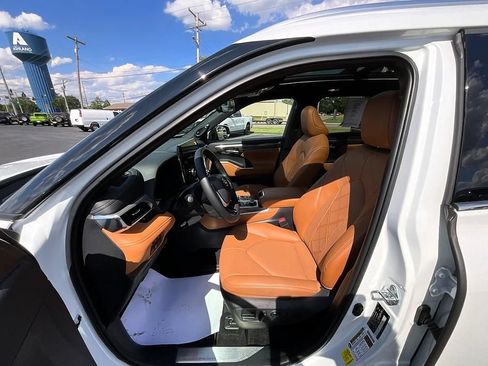 Used 2023 Toyota Highlander Platinum AWD/4WD image 29
