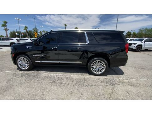 Used 2023 GMC Yukon XL Denali AWD/4WD image 5