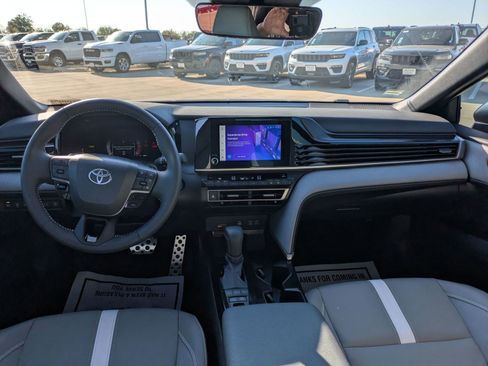 Used 2025 Toyota Camry SE image 15