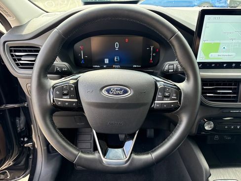 Certified 2025 Ford Escape SE image 17