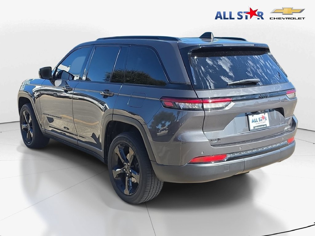 Used 2024 Jeep Grand Cherokee Altitude RWD image 6