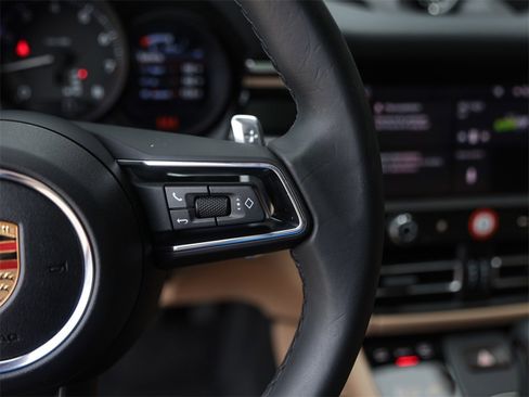 Certified 2025 Porsche Macan image 19