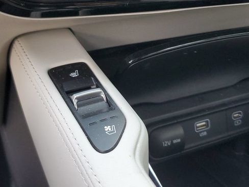Certified 2023 Kia Telluride EX w/ EX Captain's Chair Package FWD image 29