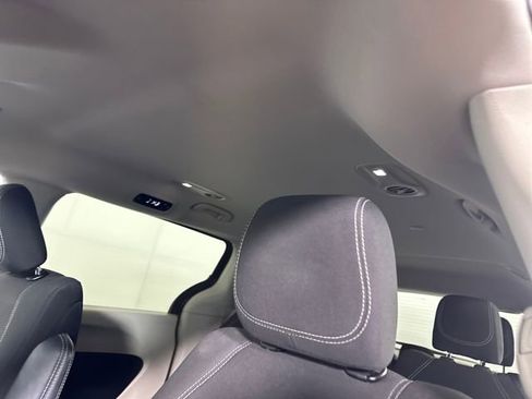 Used 2024 Chrysler Voyager LX image 12