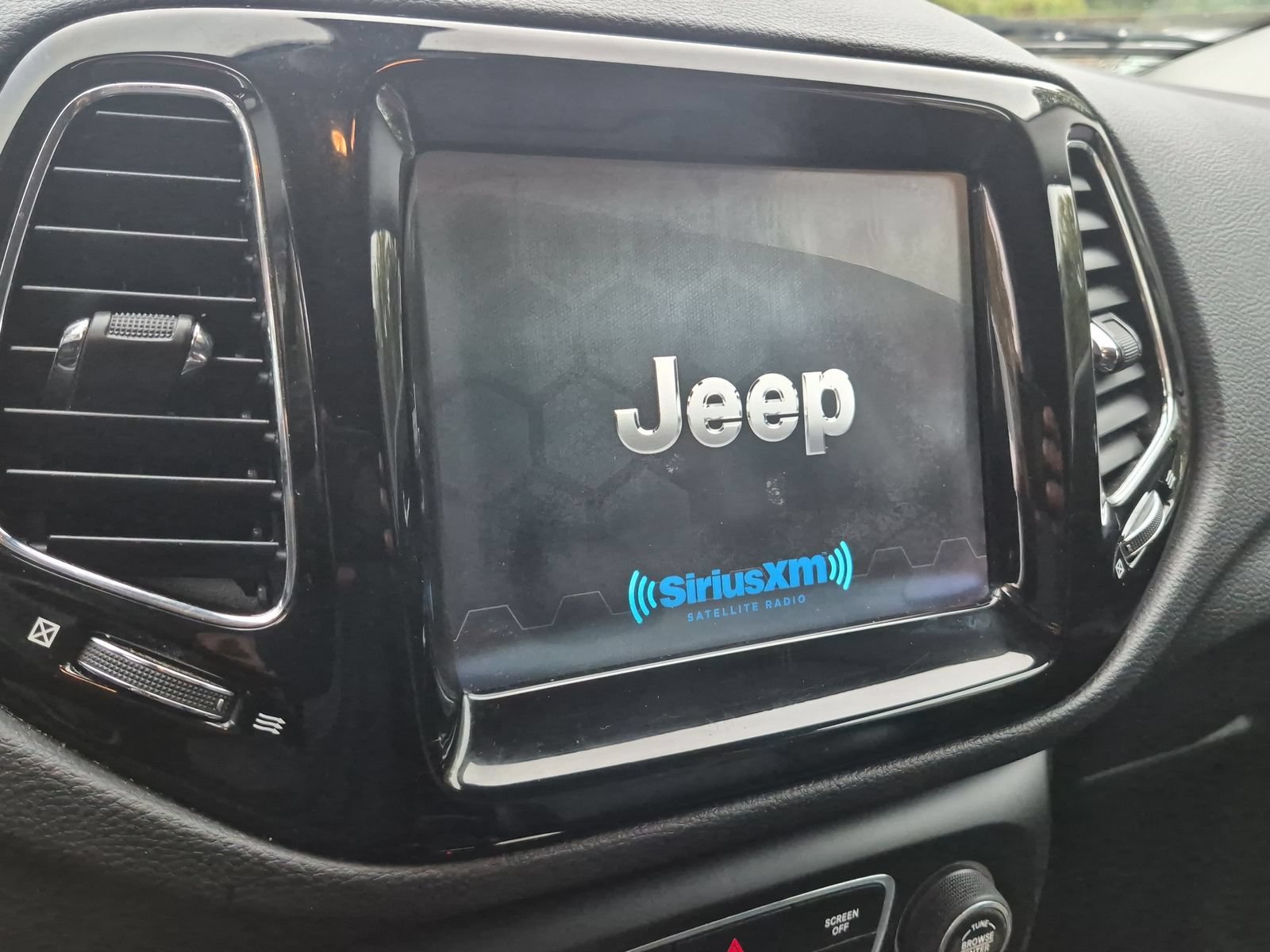 Used 2018 Jeep Compass Limited w/ Navigation Group AWD/4WD image 25