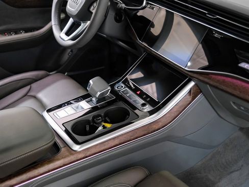 Used 2024 Audi Q8 Prestige image 24