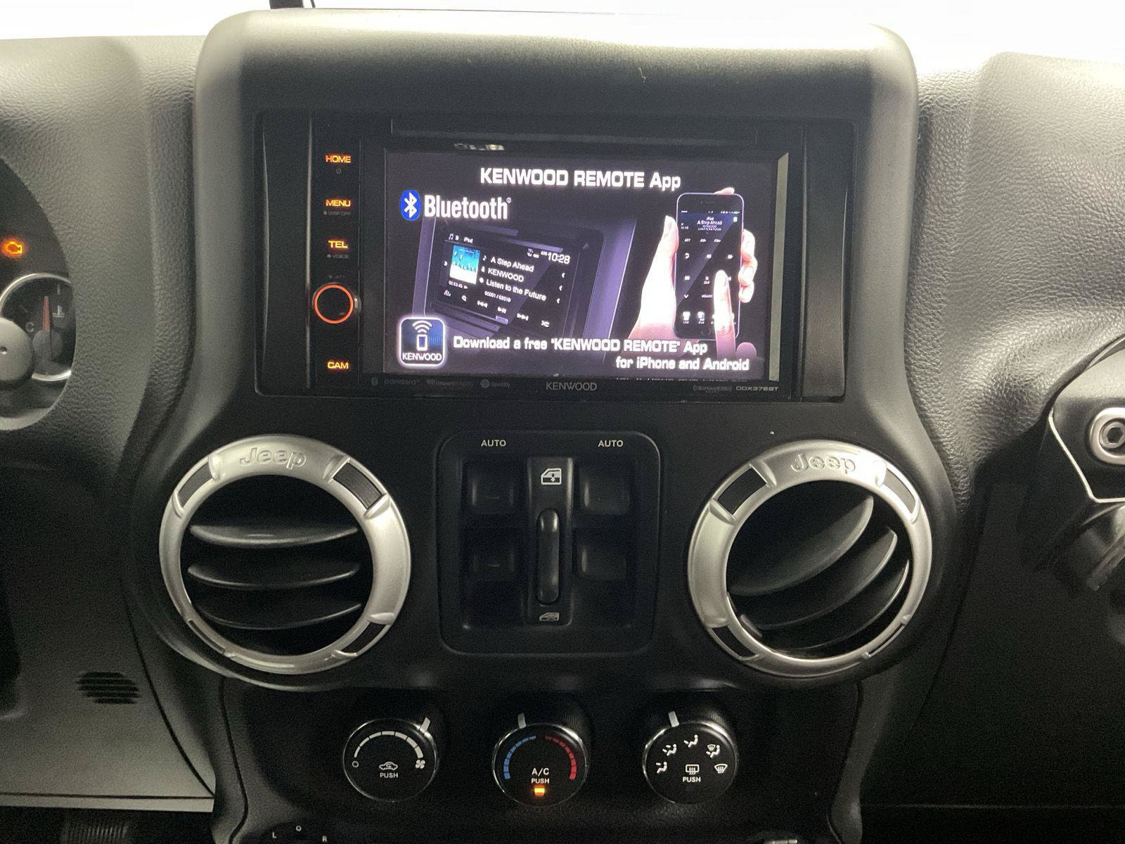 Used 2015 Jeep Wrangler Unlimited Sahara AWD/4WD image 13