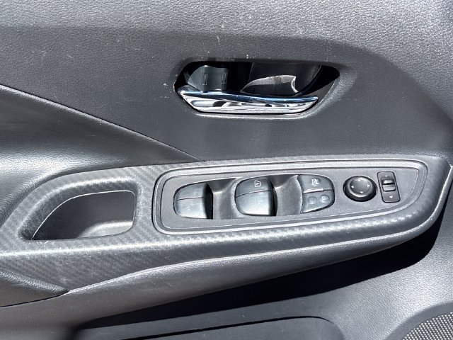 Used 2020 Nissan Versa SV FWD image 21