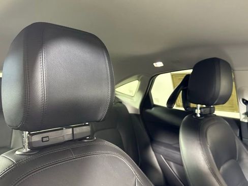 Certified 2020 Jaguar E-PACE image 35