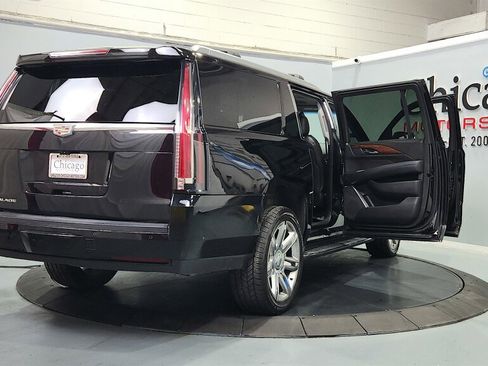Used 2017 Cadillac Escalade ESV Luxury AWD/4WD image 12