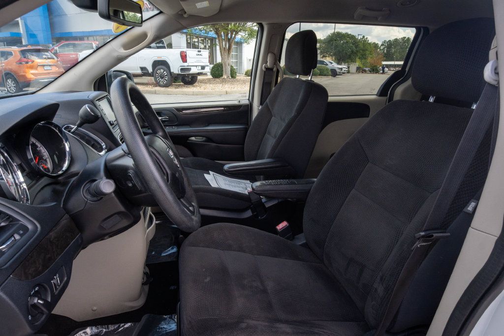 Used 2019 Dodge Grand Caravan SE w/ UConnect Hands-Free Group FWD image 14