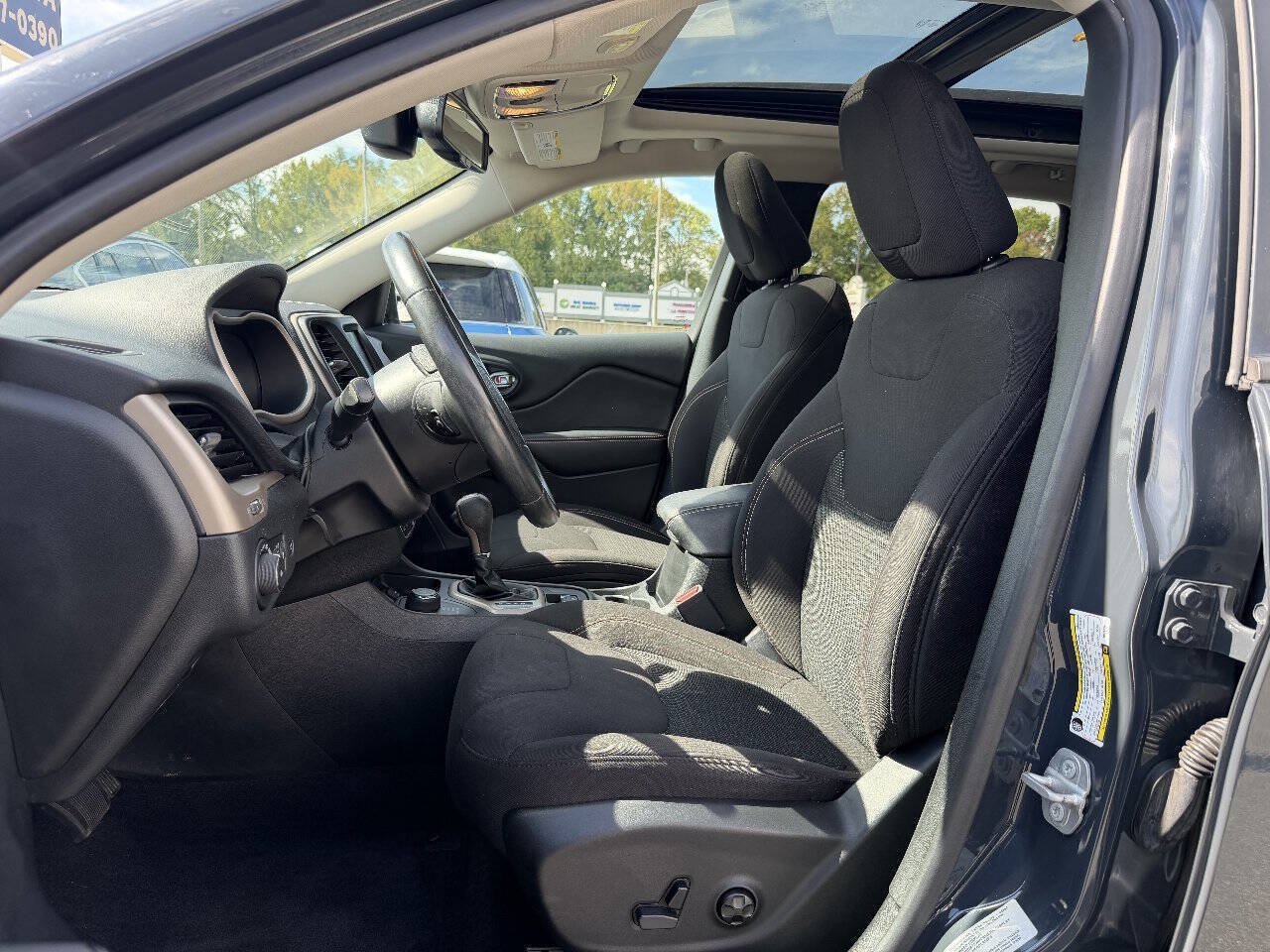 Used 2016 Jeep Cherokee 75th Anniversary AWD/4WD image 9