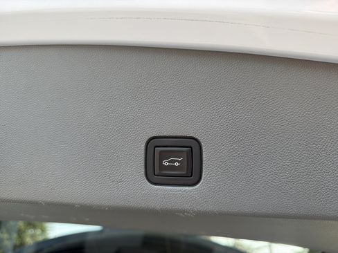 Used 2023 Cadillac XT6 Premium Luxury w/ LPO, Floor Liner Package AWD/4WD image 31