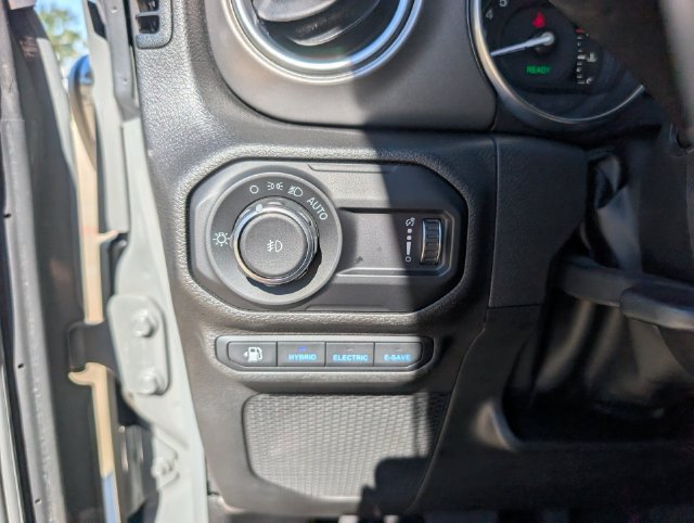 Used 2023 Jeep Wrangler Unlimited Rubicon 4xe w/ Cold Weather Group AWD/4WD image 11