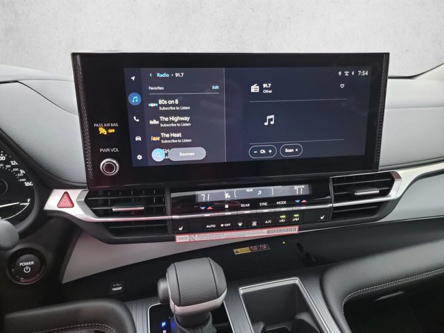Used 2026 Toyota Sienna XLE FWD image 15