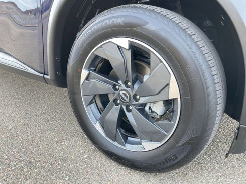 Used 2025 Nissan Rogue SV image 31