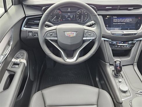 New 2025 Cadillac XT6 Luxury image 16