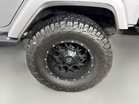 Used 2018 Jeep Wrangler Unlimited Sahara w/ Connectivity Group image 29