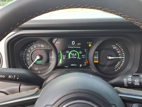 Used 2024 Jeep Wrangler Unlimited AWD/4WD image 25
