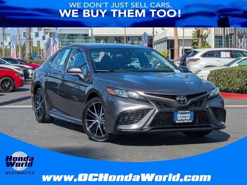 Used 2023 Toyota Camry SE image 1