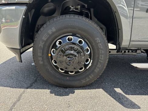 New 2026 RAM 3500 Limited AWD/4WD image 11