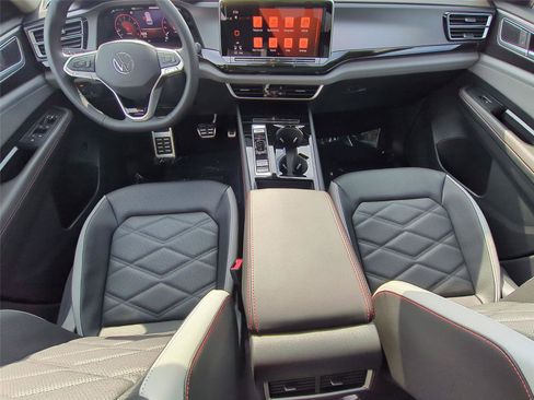 New 2026 Volkswagen Atlas Peak Edition image 18