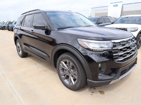 New 2026 Ford Explorer Active w/ Active Comfort Package AWD/4WD image 1
