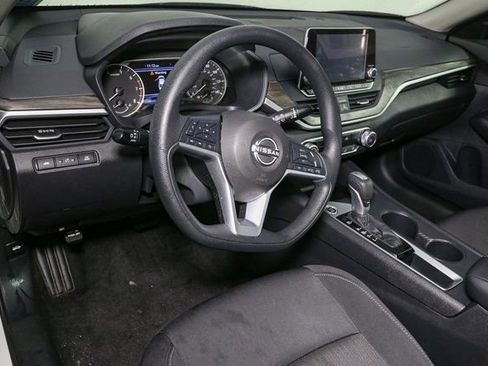 Used 2025 Nissan Altima 2.5 SV image 18