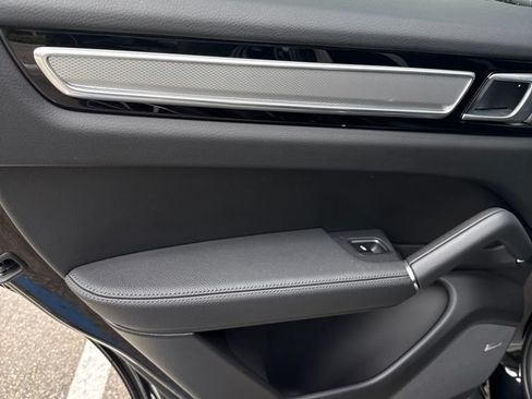 Certified 2023 Porsche Cayenne Platinum Edition AWD/4WD image 10