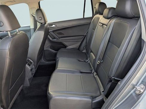 Used 2019 Volkswagen Tiguan SE image 13