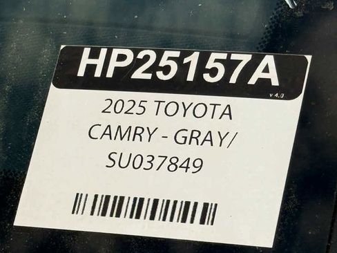 Used 2025 Toyota Camry SE image 31