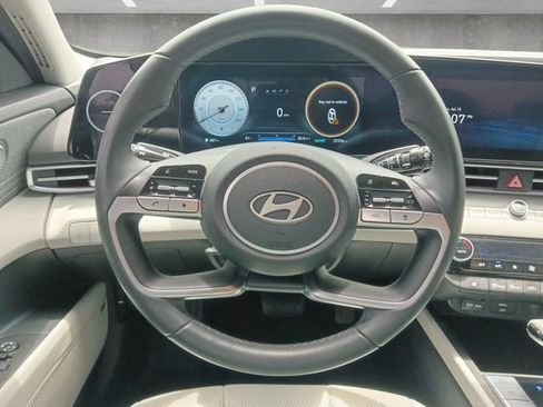 Used 2025 Hyundai Elantra Limited FWD image 21