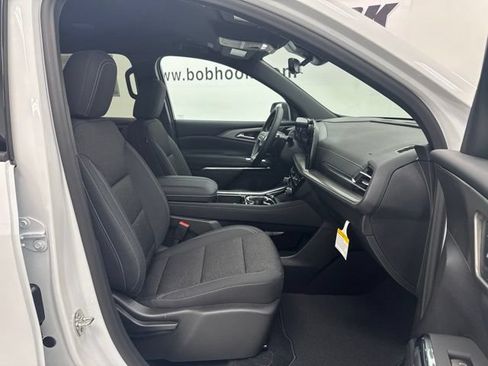 New 2026 Chevrolet Traverse LT w/ Driver Confidence Package FWD image 31