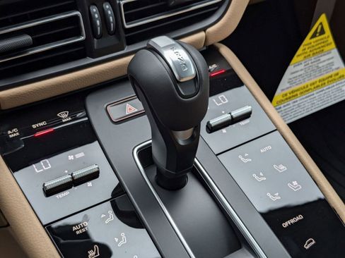 Certified 2025 Porsche Macan image 20