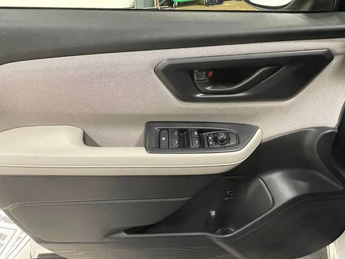 Used 2025 Subaru Forester Base image 18