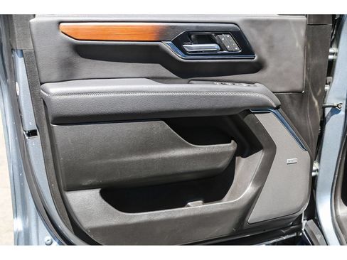 Used 2025 GMC Yukon XL Denali AWD/4WD image 17