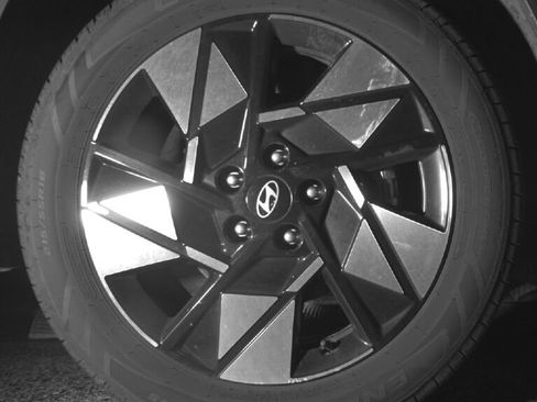 Used 2025 Hyundai Kona SEL FWD image 11