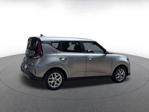 Used 2025 Kia Soul LX w/ LX Technology Package FWD image 14