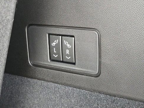 Used 2023 Cadillac XT6 Luxury image 32