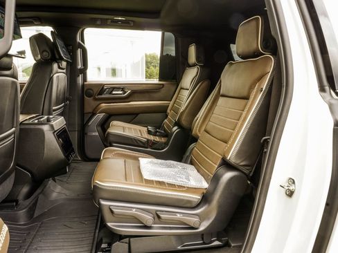 Used 2025 GMC Yukon XL Denali Ultimate AWD/4WD image 39