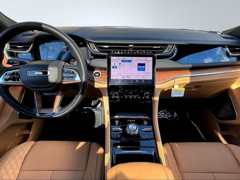 New 2025 Jeep Grand Cherokee Summit image 6