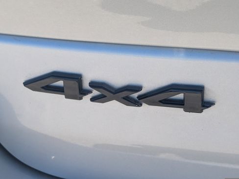 Used 2025 Jeep Grand Cherokee Altitude image 11