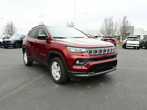 Used 2022 Jeep Compass Latitude w/ Convenience Group image 2