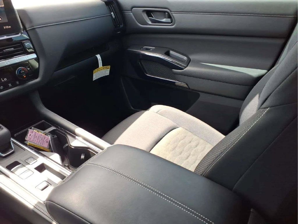 Certified 2026 Nissan Pathfinder SV FWD image 13