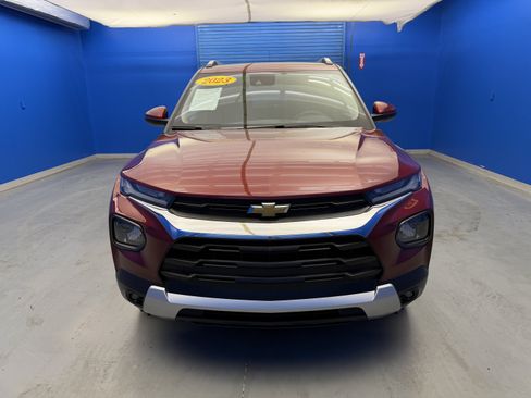 Used 2023 Chevrolet TrailBlazer LT w/ Convenience Package AWD/4WD image 3