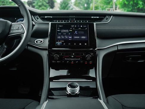 New 2025 Jeep Grand Cherokee L Laredo w/ Luxury Tech Group I image 17