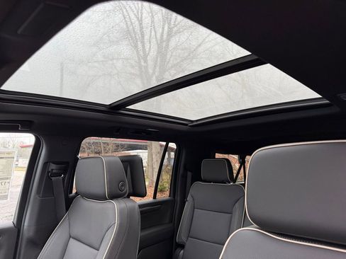 New 2026 Chevrolet Suburban Premier image 27